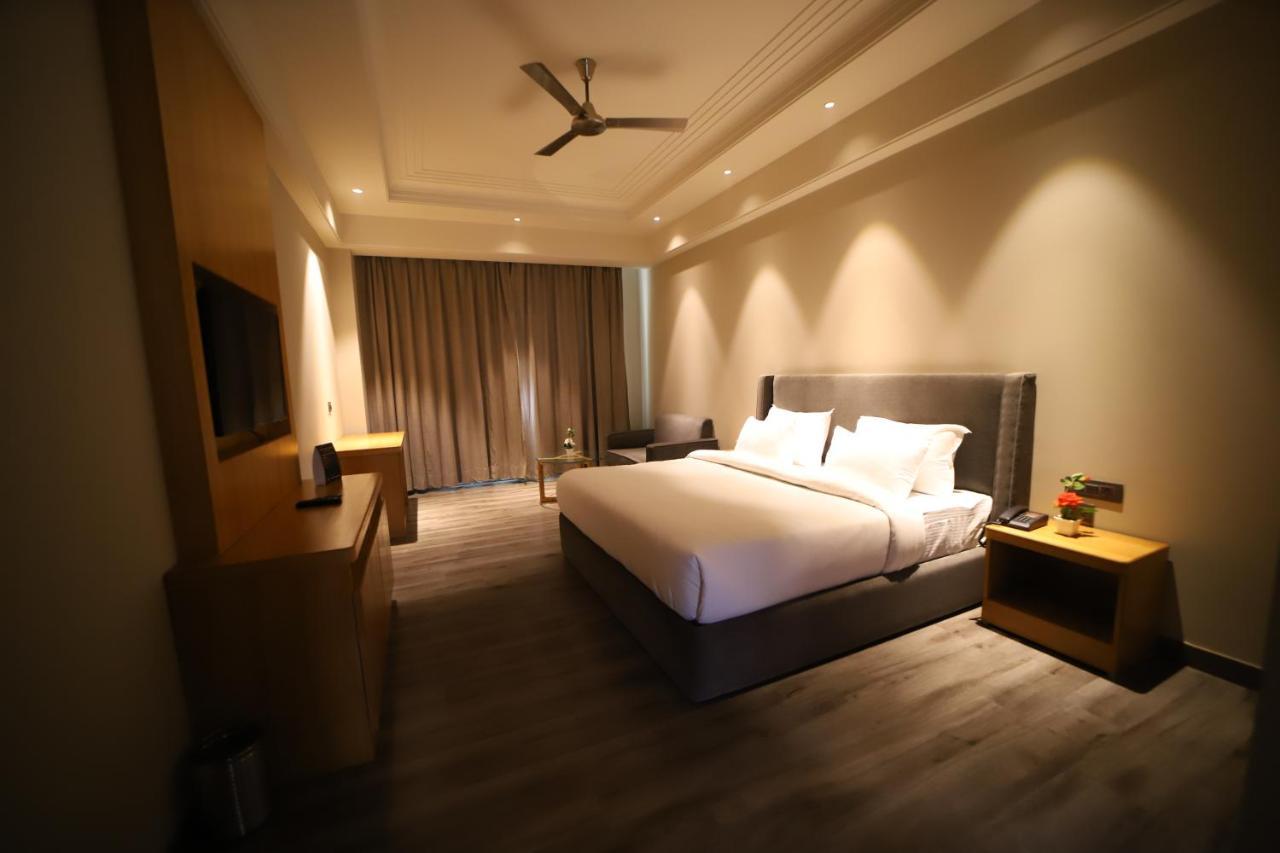 Hotel Abha Grand อาลีการห์ ภายนอก รูปภาพ