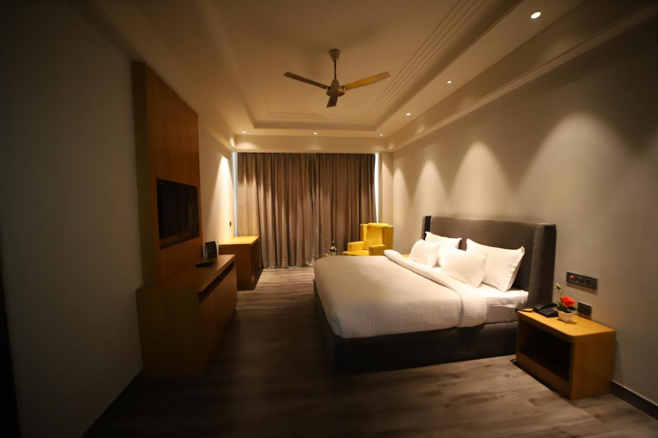 Hotel Abha Grand อาลีการห์ ภายนอก รูปภาพ