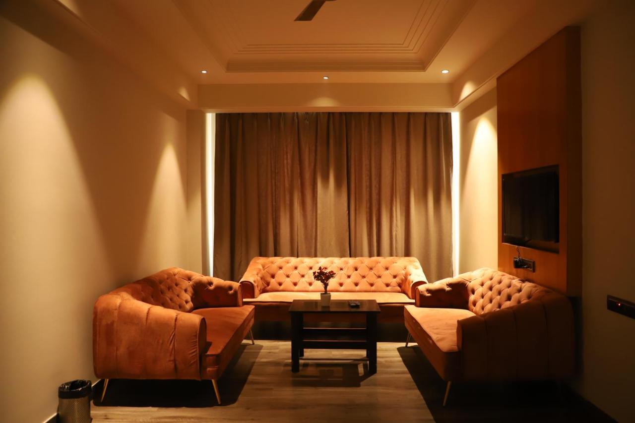 Hotel Abha Grand อาลีการห์ ภายนอก รูปภาพ