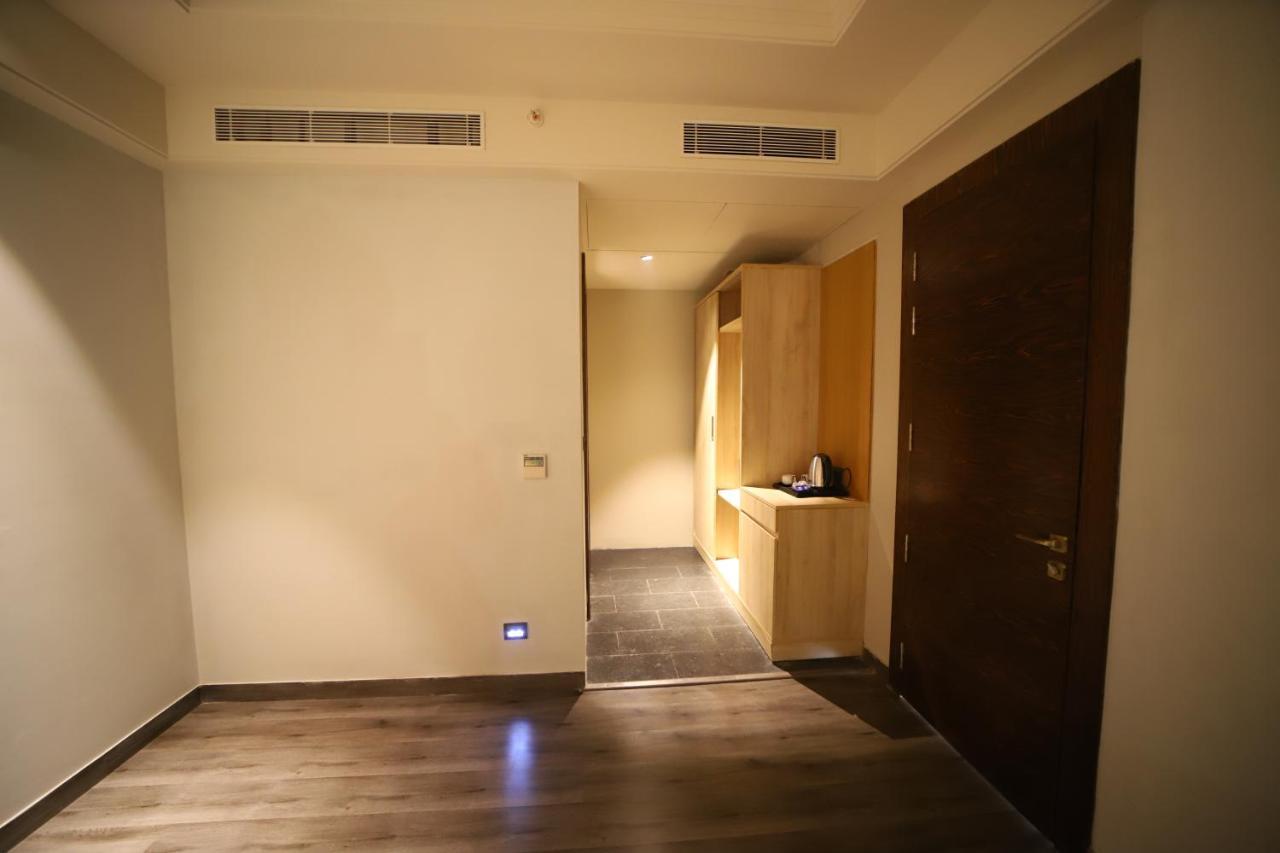 Hotel Abha Grand อาลีการห์ ภายนอก รูปภาพ