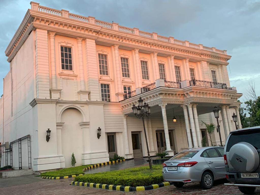 Hotel Abha Grand อาลีการห์ ภายนอก รูปภาพ