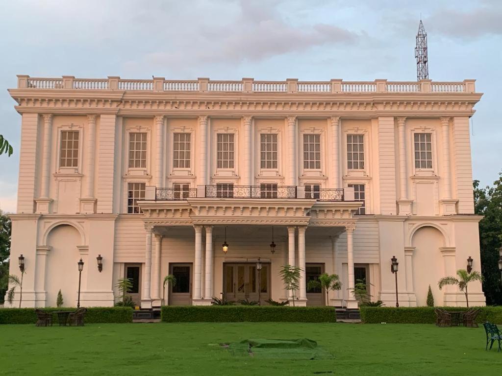 Hotel Abha Grand อาลีการห์ ภายนอก รูปภาพ